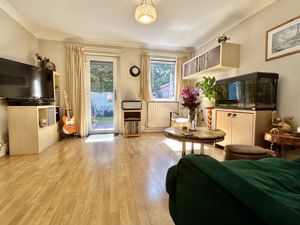 Lounge/Diner- click for photo gallery